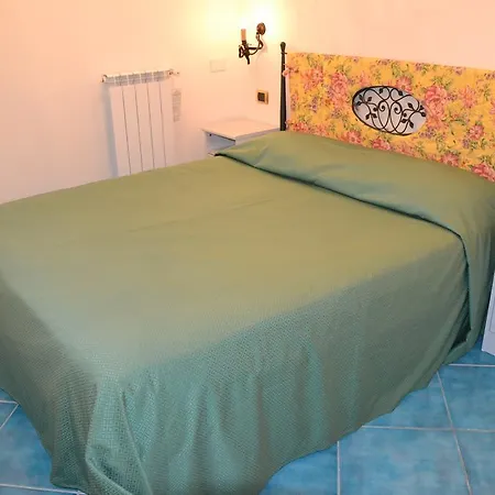 La Civetta Sul Como Bed & Breakfast Naples